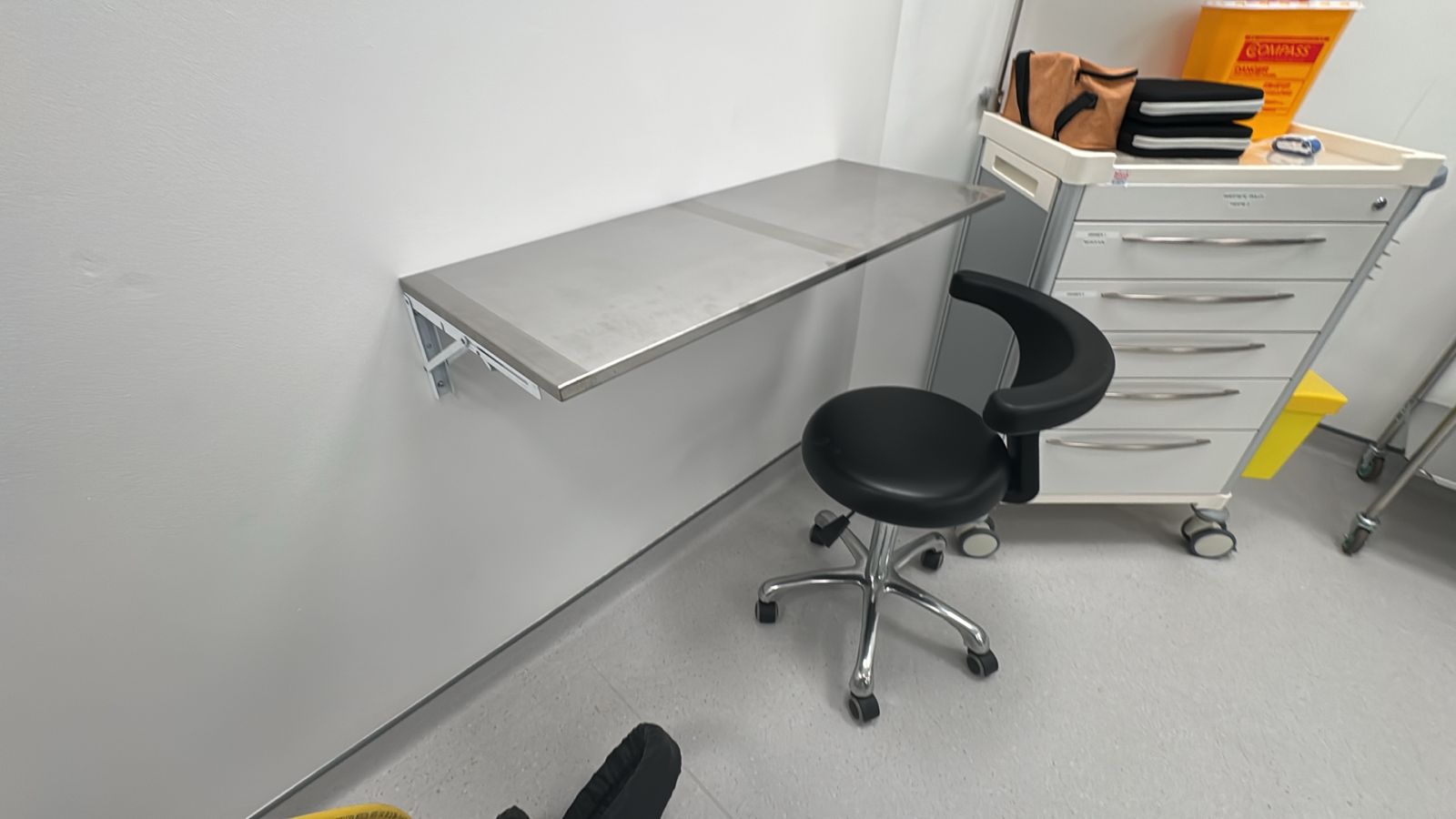 MacCare Fold-Down Wall Bench